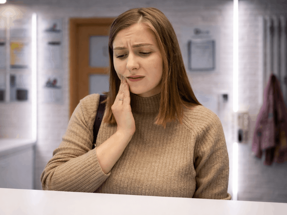 Especialista en Endodoncia examinando a un paciente